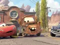 Zabawne auta z bajki: Zygzak McQueen, Złomek i Doc Hudson na tle Route 66.